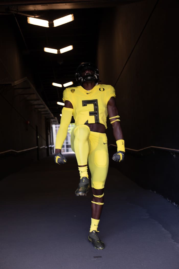 Jaylen Sneed dons a yellow Oregon uniform on his official visit in Eugene.